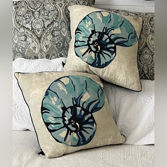 Pair 2 Envogue Embroidered 20x18 Sea Life Shell Blue Throw Feather Zip Pillows - Picture 1 of 12
